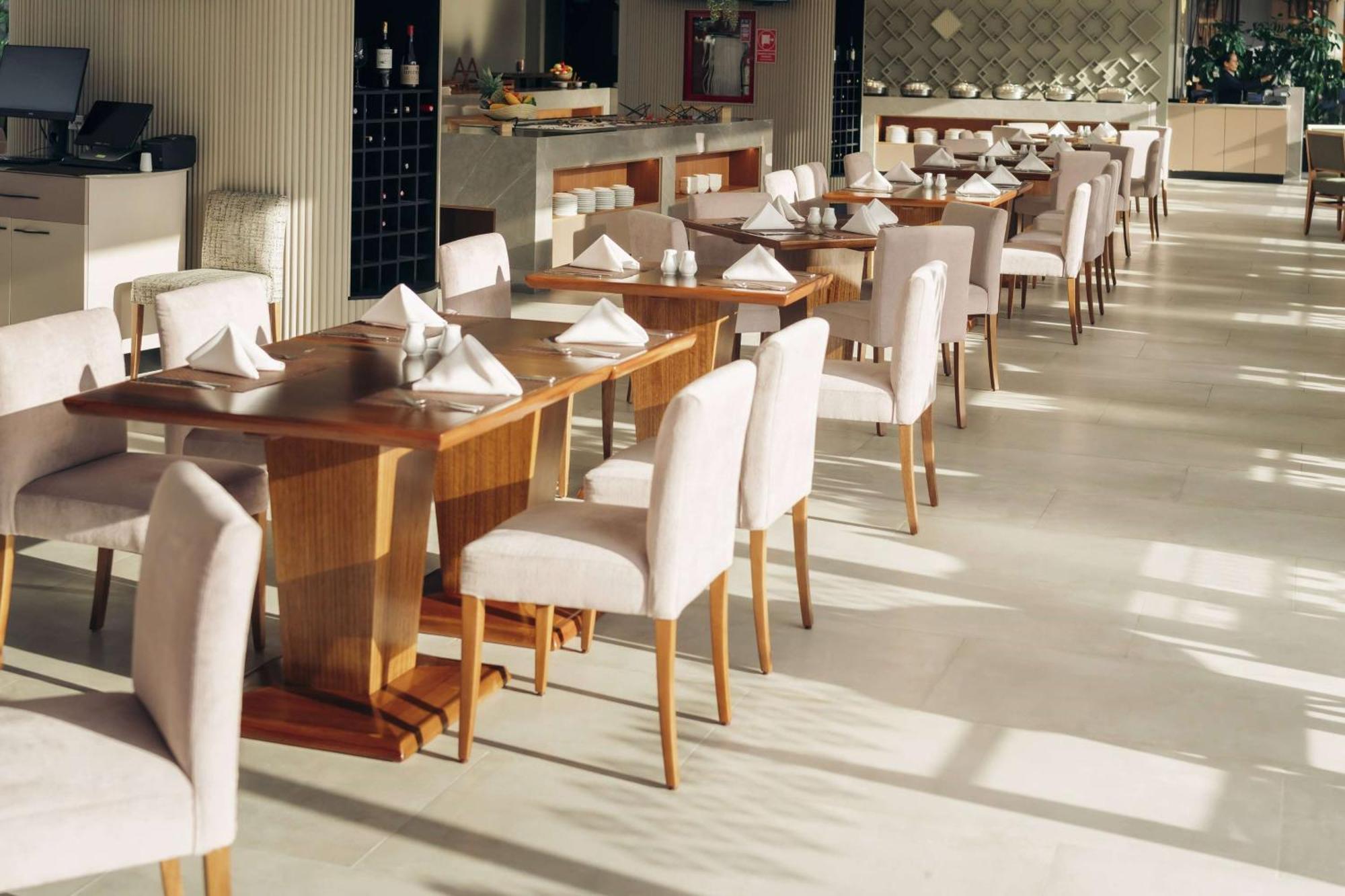 Wyndham Quito Airport Hotel Puembo Exterior foto Interior of the restaurant